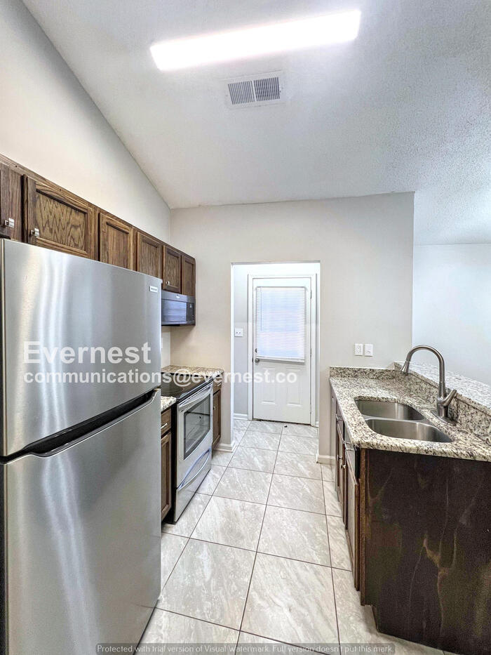 Building Photo - 7065 Village Ln