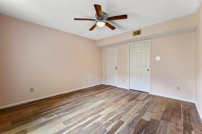 Building Photo - 1311 Antoine Dr