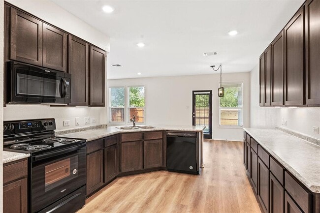 Building Photo - 256 Benmyrtle Trl