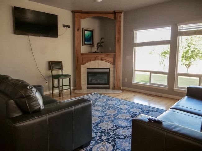 Building Photo - 151 Cub St W