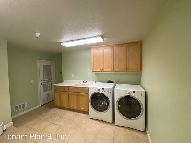Building Photo - 2 br, 2.5 bath House - 596 Saco Terrace