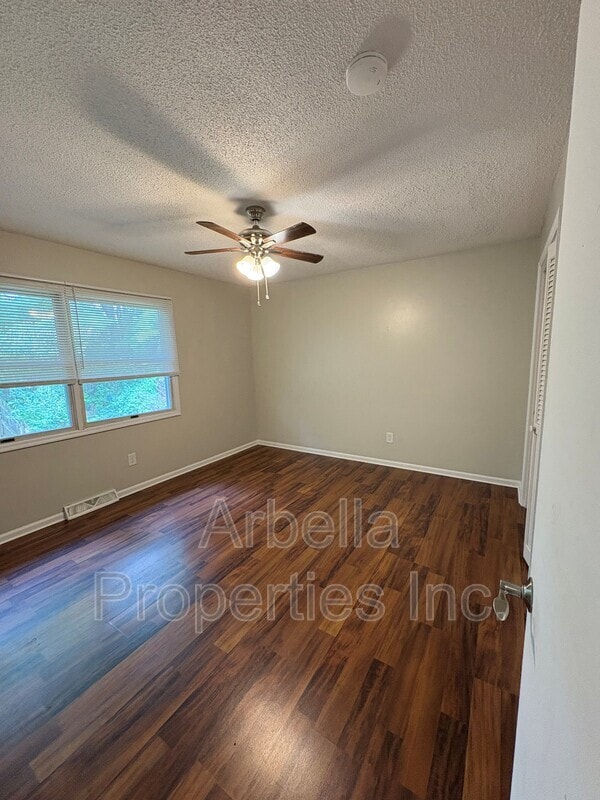 Building Photo - 1816 Presswood Rd