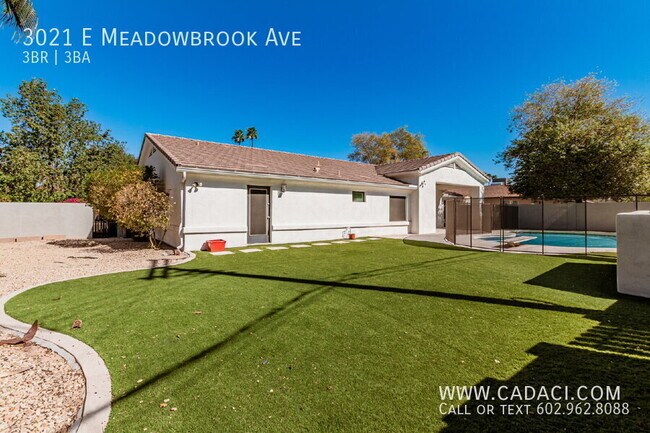 Building Photo - 3021 E Meadowbrook Ave
