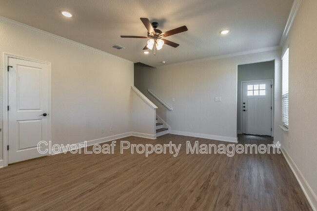 Building Photo - 10351 Lynwood Crk