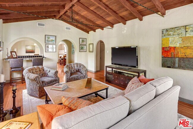 Building Photo - 855 N La Jolla Ave