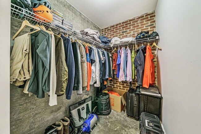 Building Photo - 640 Glen Iris Dr NE