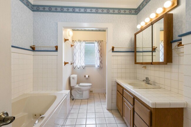 Building Photo - 2910 Nanihale Pl