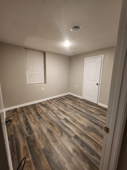 Building Photo - 4100 E 60 Terrace