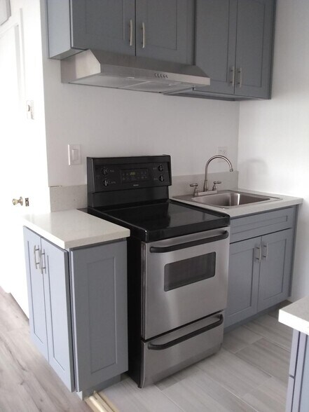 Kitchen - 11923 Iowa Ave