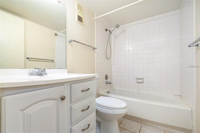 Building Photo - 120 Hibiscus Woods Ct