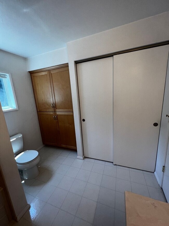 Building Photo - 4-Bedroom 3-Bathroom house with attached 1 bedroom apartment