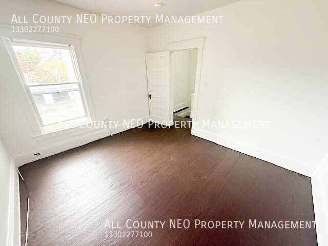 Building Photo - 3292 W 98th St