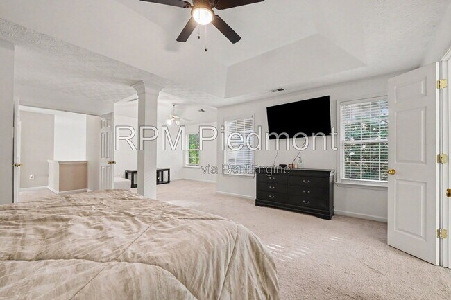 Building Photo - 550 Claudel Ct SW