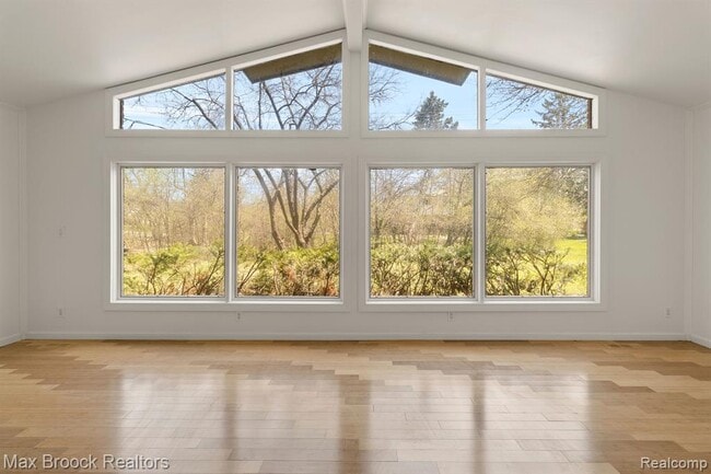 Building Photo - 6207 Nicholas Dr