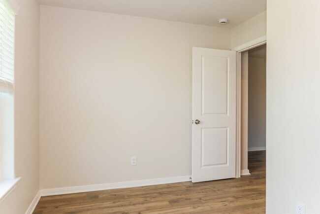 Building Photo - 400 San Miguel Crk Dr