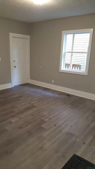 Front Door Entry - 1516 N 13th St