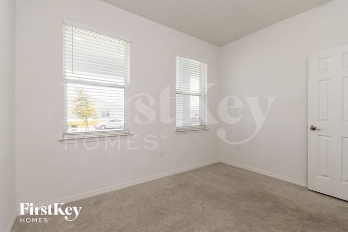 Building Photo - 1630 Isleta Lp