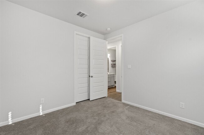 Building Photo - 5030 Morrison Dr