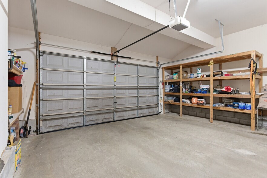 Building Photo - 8020 Boone Trce