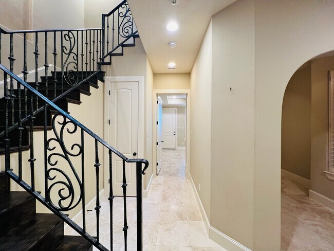 Building Photo - 4310 Floyd St