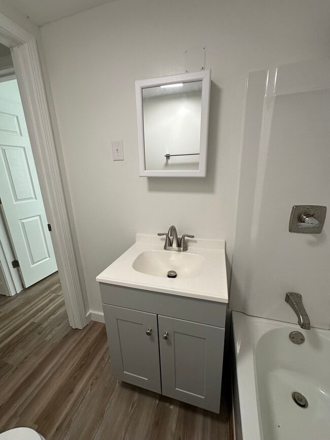 Building Photo - 221 Adamsville Ct