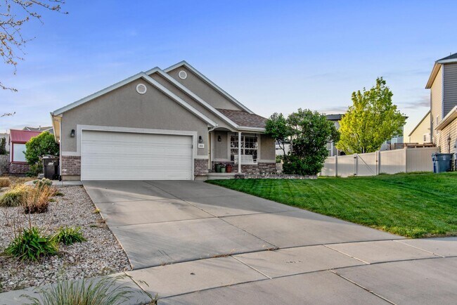 Building Photo - 2521 Apricot Pl