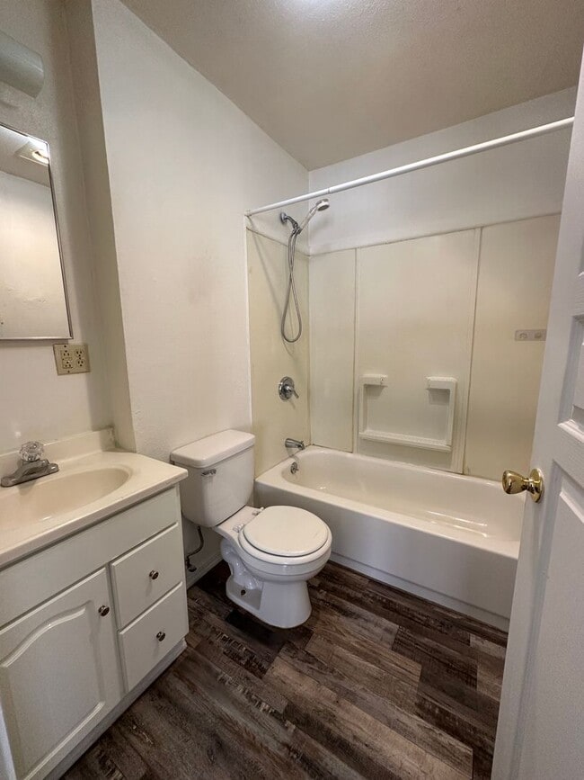 Building Photo - 4428 Altamont Dr