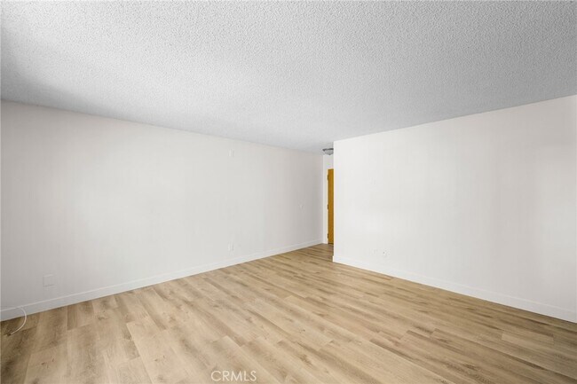 Building Photo - 16226 Vanowen St