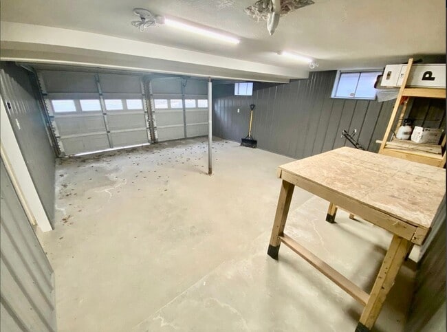 Building Photo - 3 bedroom home in Forest Hills Coming Soon!