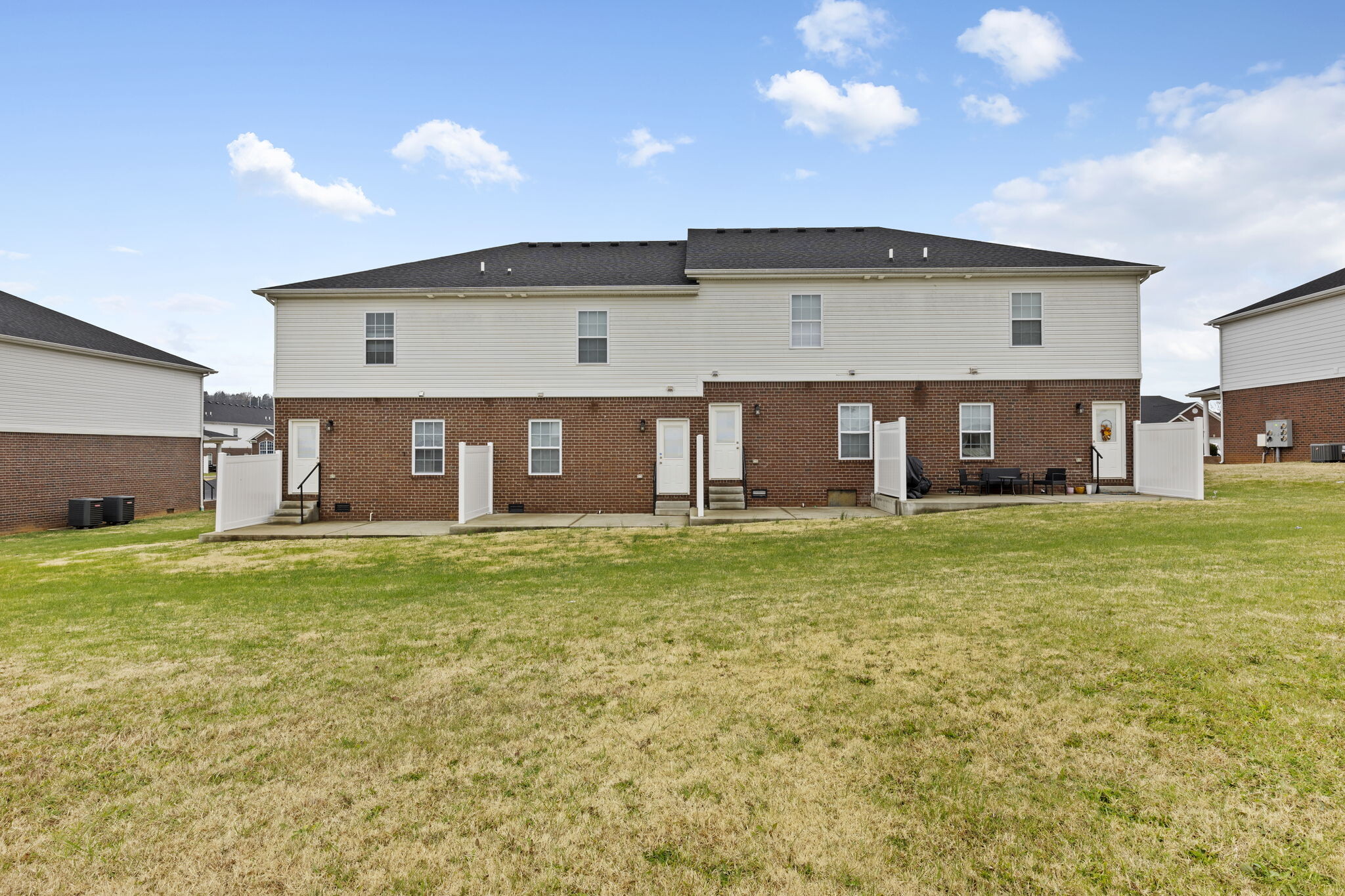 Building Photo - 730 Village Creek Dr
