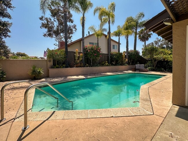 Building Photo - Stylish 4 Bedroom, 2 Bath Single-Story wit...