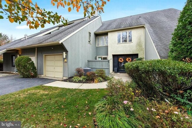Building Photo - 962 Chanticleer