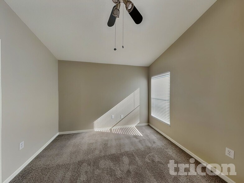 Building Photo - 1926 Sean Wood Cir