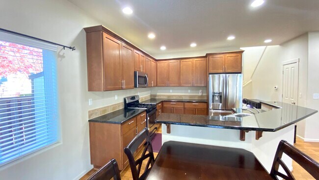 Building Photo - 10690 NW Jordan Ln