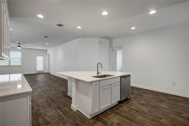 Building Photo - 14307 Macquarie Dr