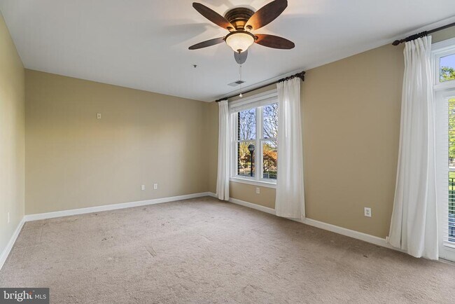 Building Photo - 35 E All Saints St