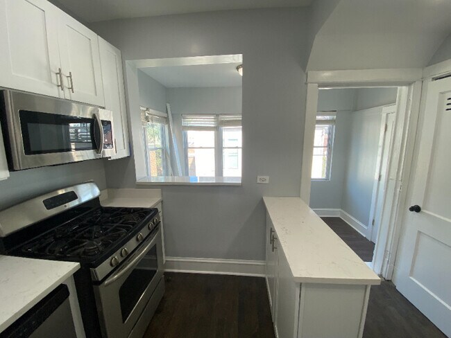 Building Photo - 3327 N Hamilton Ave