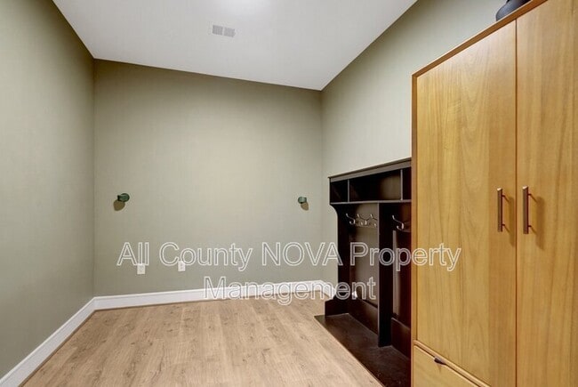 Building Photo - 635 Slaters Ln