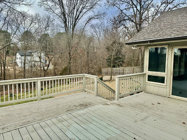 Building Photo - 4 Lois Ln