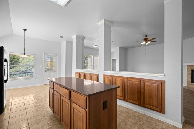 Building Photo - 415 S Frontier Ln