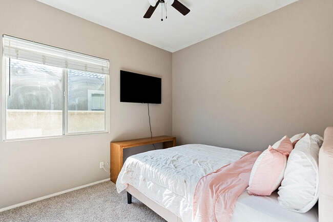 Building Photo - 49418 Wayne St