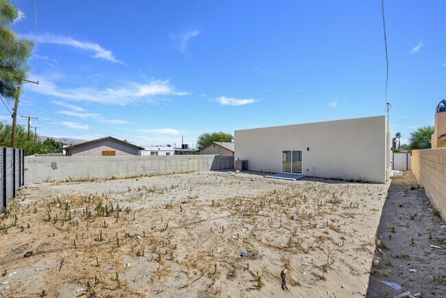 Building Photo - 66274-274 Hacienda Ave