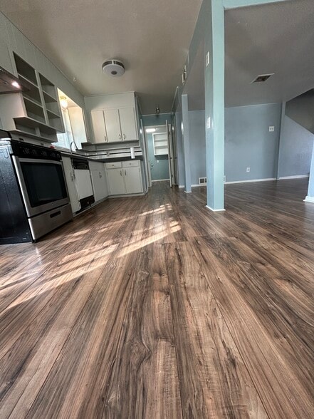 Kitchen - 6252 Westcreek Dr