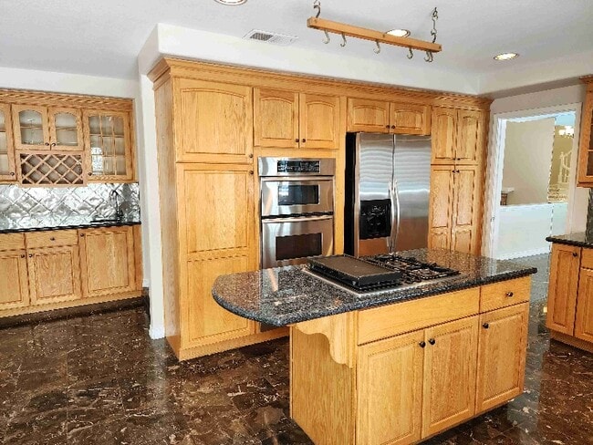 Building Photo - 2579 Roadrunner Dr