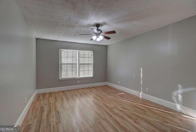 Building Photo - 601 Ridgefield Dr