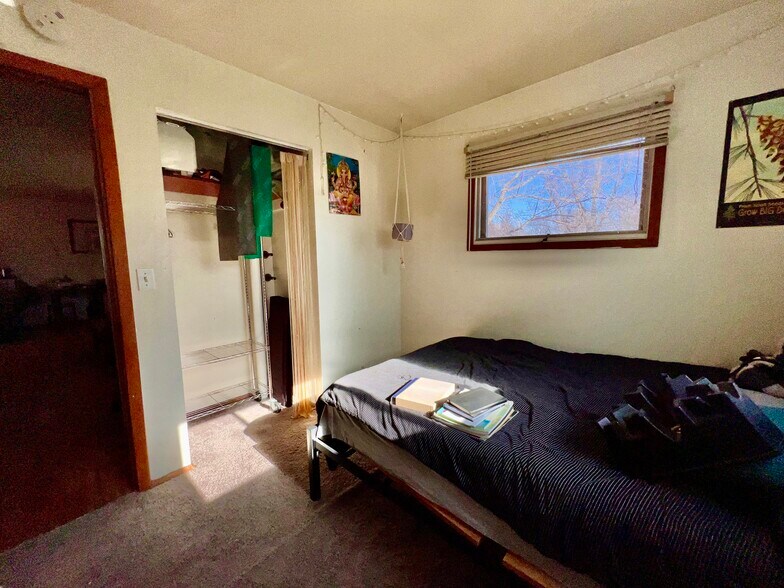 Building Photo - 718 7th Ave