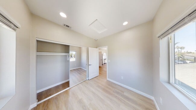Building Photo - 4 BD/2BA on the Corner of Montezuma & La D...
