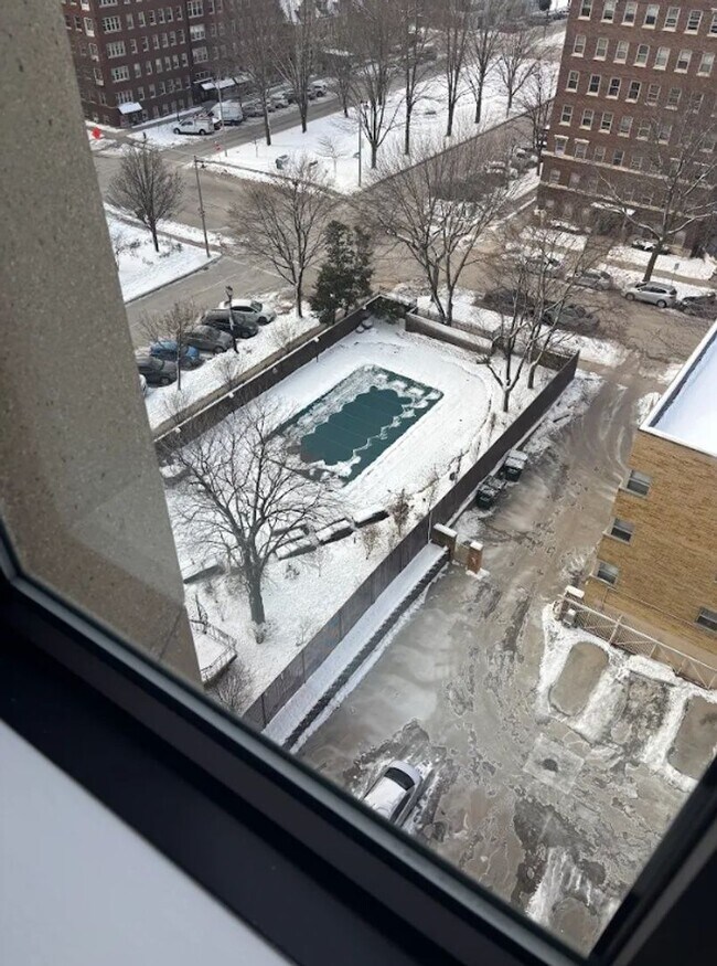 Building Photo - 929 N Astor St