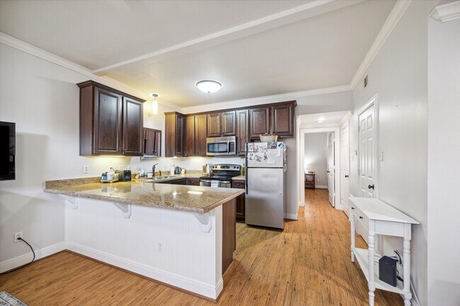 Building Photo - 611 E 20th St