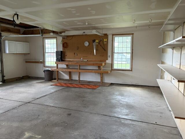 Building Photo - 328 N Pointe Dr